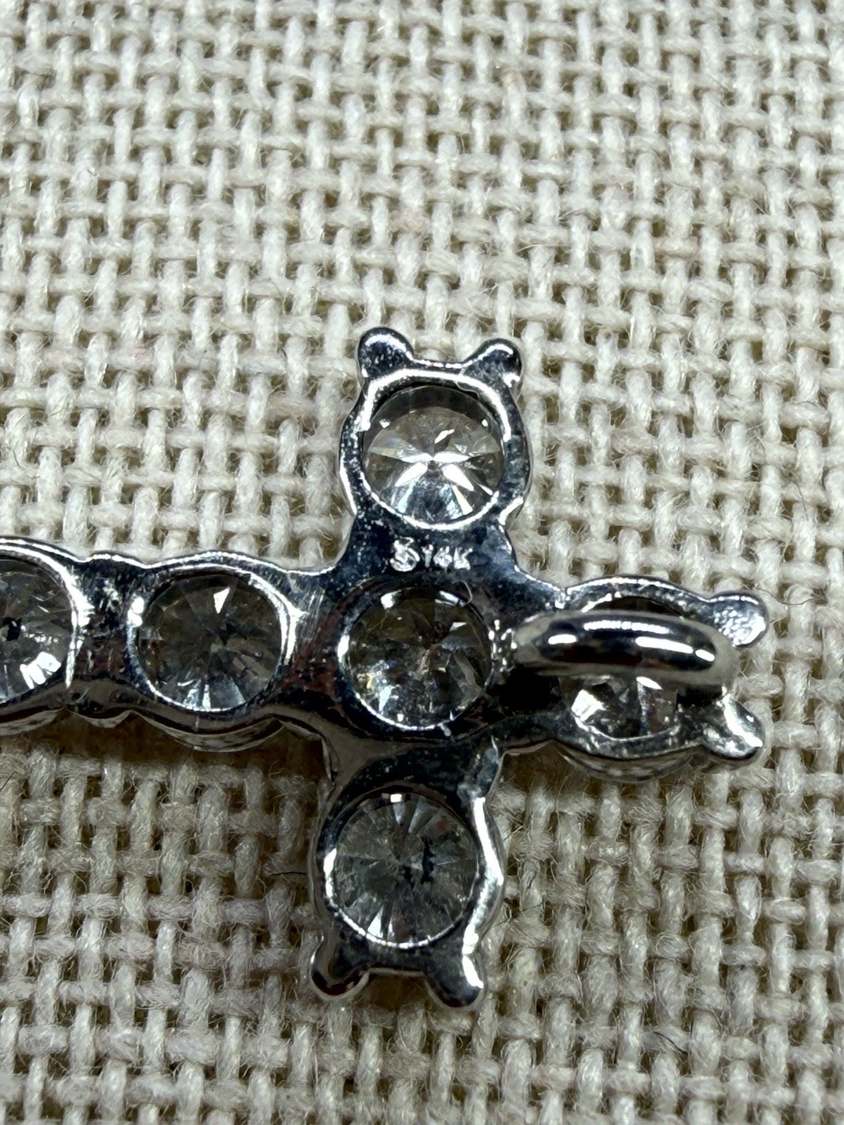 14karat White Good Diamond (.90 Carat) Pendant With Six Round Brilliant Cut Dia