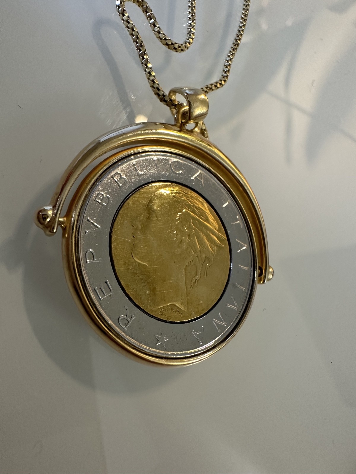 Miabella Italian 18K Gold Plated 500-Lira Reversible Flip Coin Pendant 20″ chain