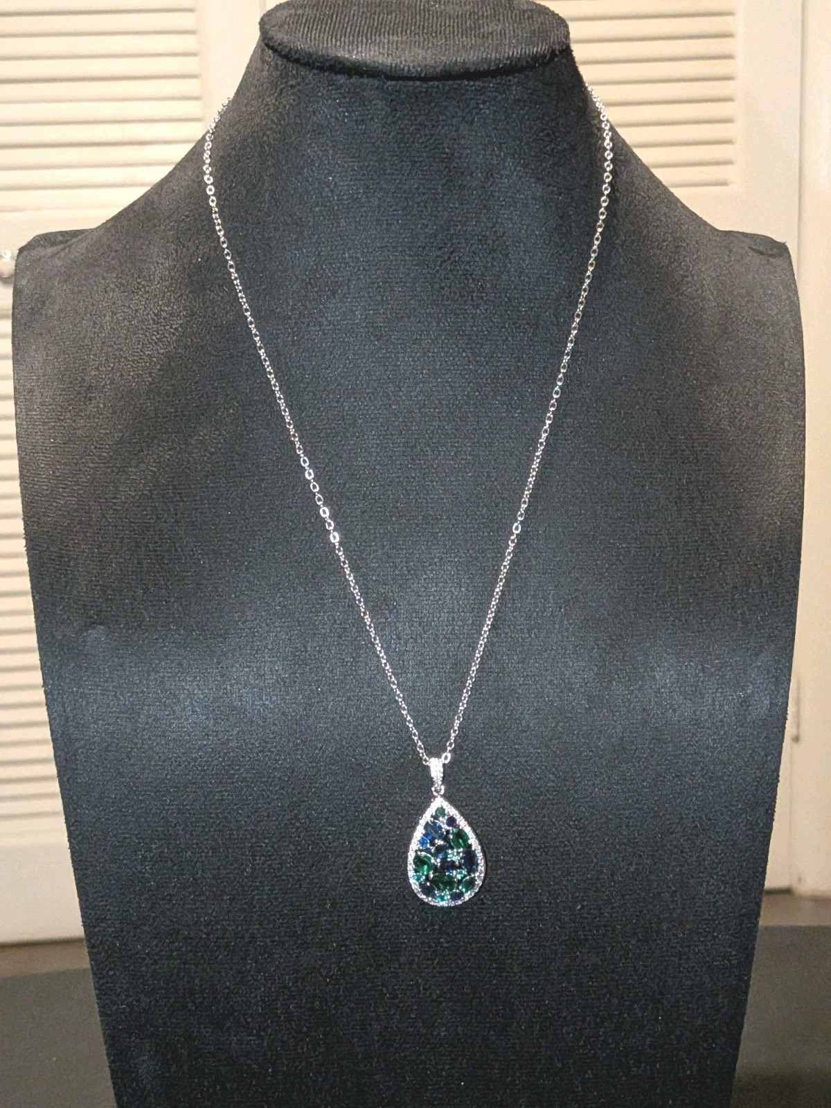 Women’s Moissanite Dazzling Green/Blue Sapphire Pendant Teardrop Necklace 18″