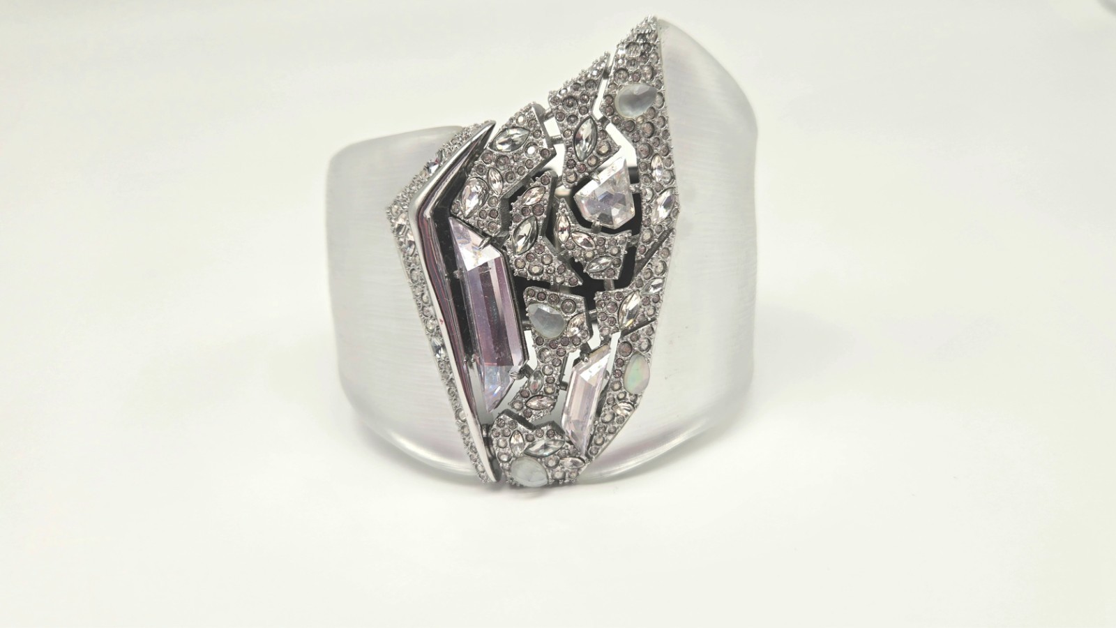 Alexis Bittar Architectural Crystal Lucite Hinged Cuff – Collector Statement