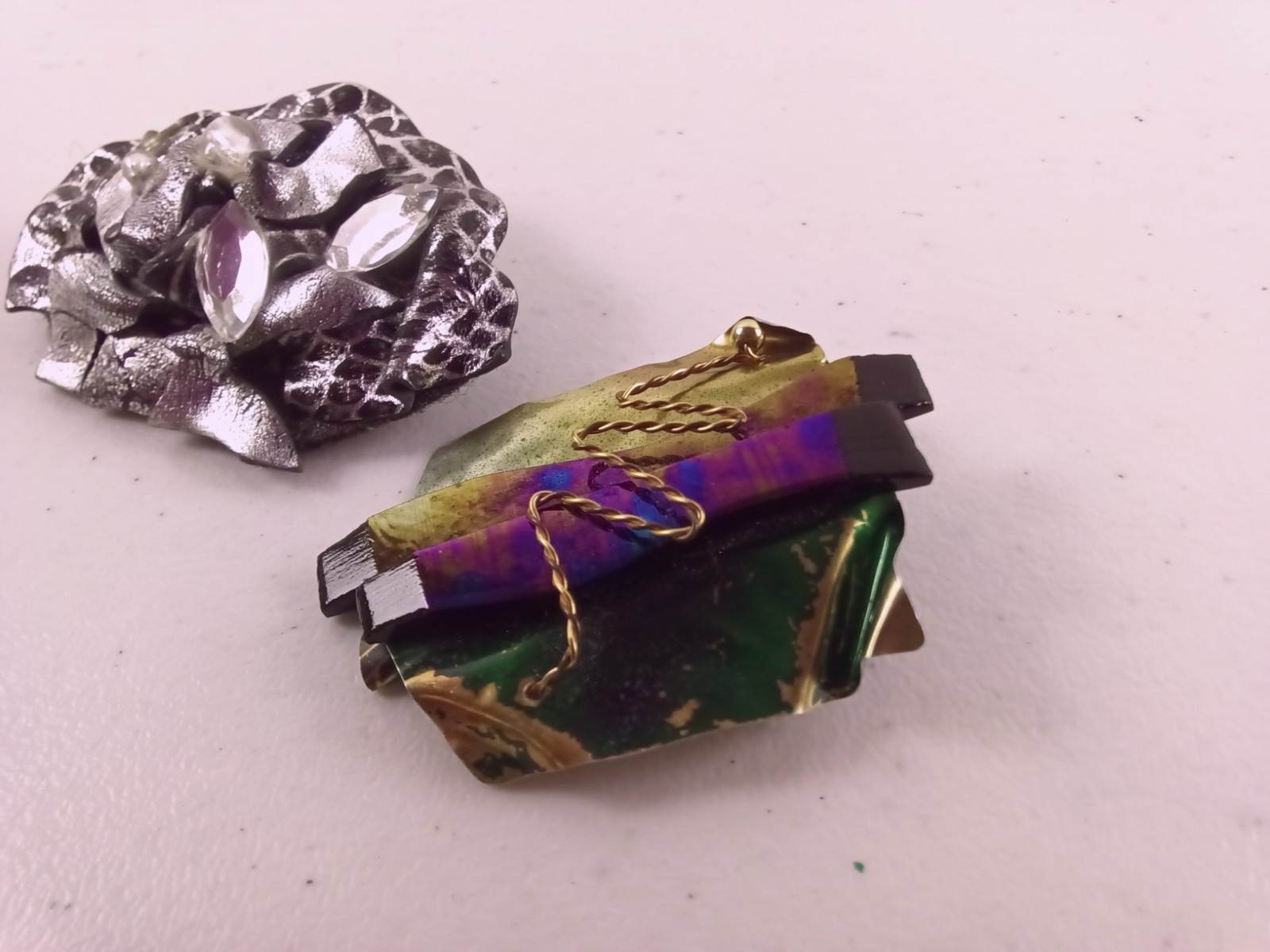 Brooch Pins Lot of 2 Beetlejuice Mara Schitts Creek Flare Tin Aluminum Party 2pc