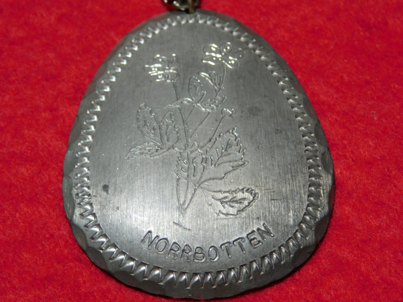Norrbotten SWA TN X9 Sterling Pendant 26″ Necklace in Very Good Condition