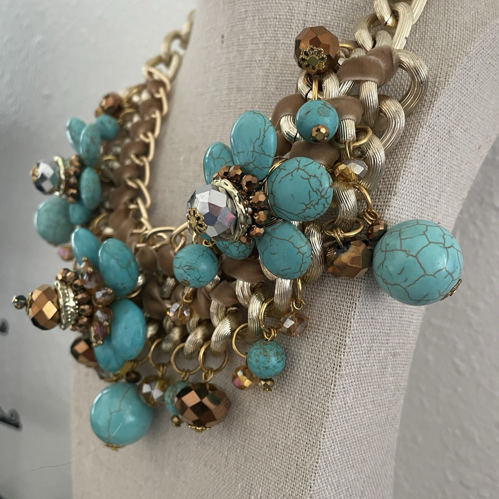 SOUTHWESTERN HOWLITE CRYSTAL FLORAL 16″ STATEMENT NECKLACE BIB CHOCKER WITH RING