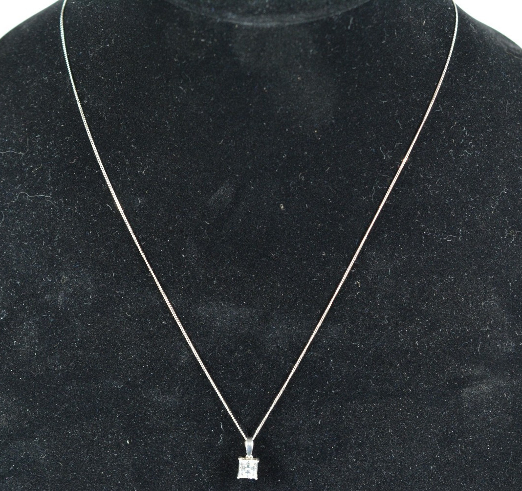 20″ Stirling Silver Necklace .925 2 Grams unknown stone (untested stone)