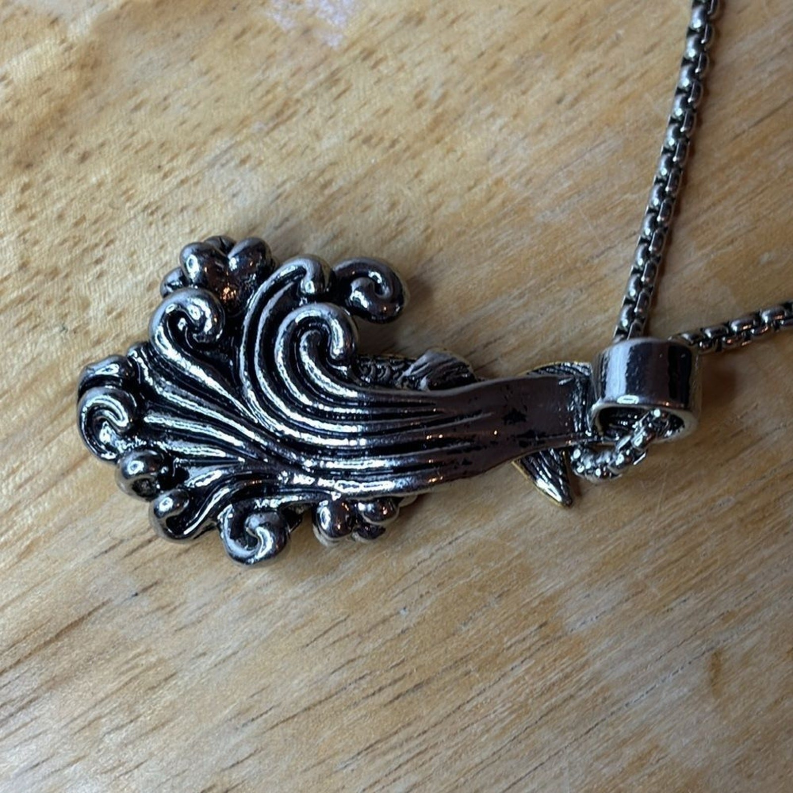 Fish Pendant Necklace Black Gold Tone Heavy Metal Chain 22” Nautical Ocean