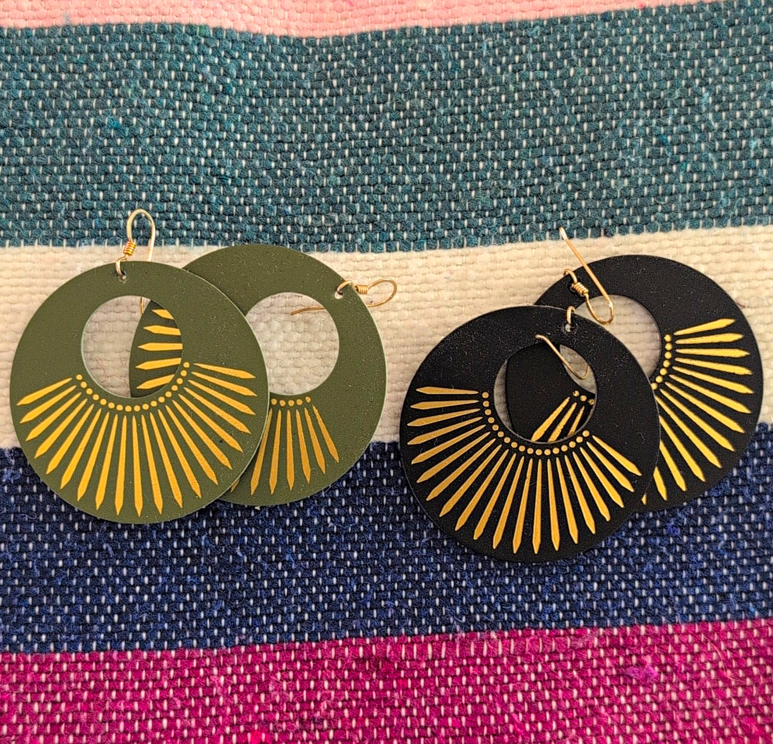 Nickel + Suede Gold Tone Black And Olive Sunburst, Medium