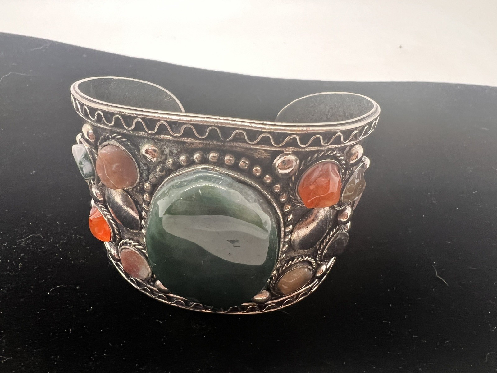 Semi-Precious Stone Cuff Bracelet – / Silver-Tone / Large Center Stone