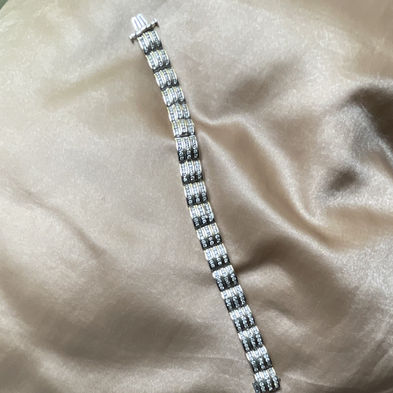 BELIEVED/ CONFIRMED Roberto Coin White Gold ALL DIAMONDS 7.5 inches.