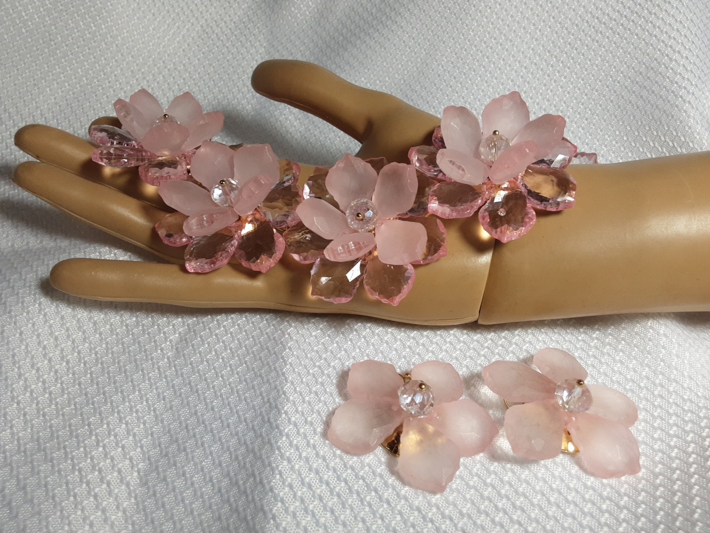 Necklace Earring Gold Tone Matching Set Pink Large 3D Chunky 2″ Flowers Pierce