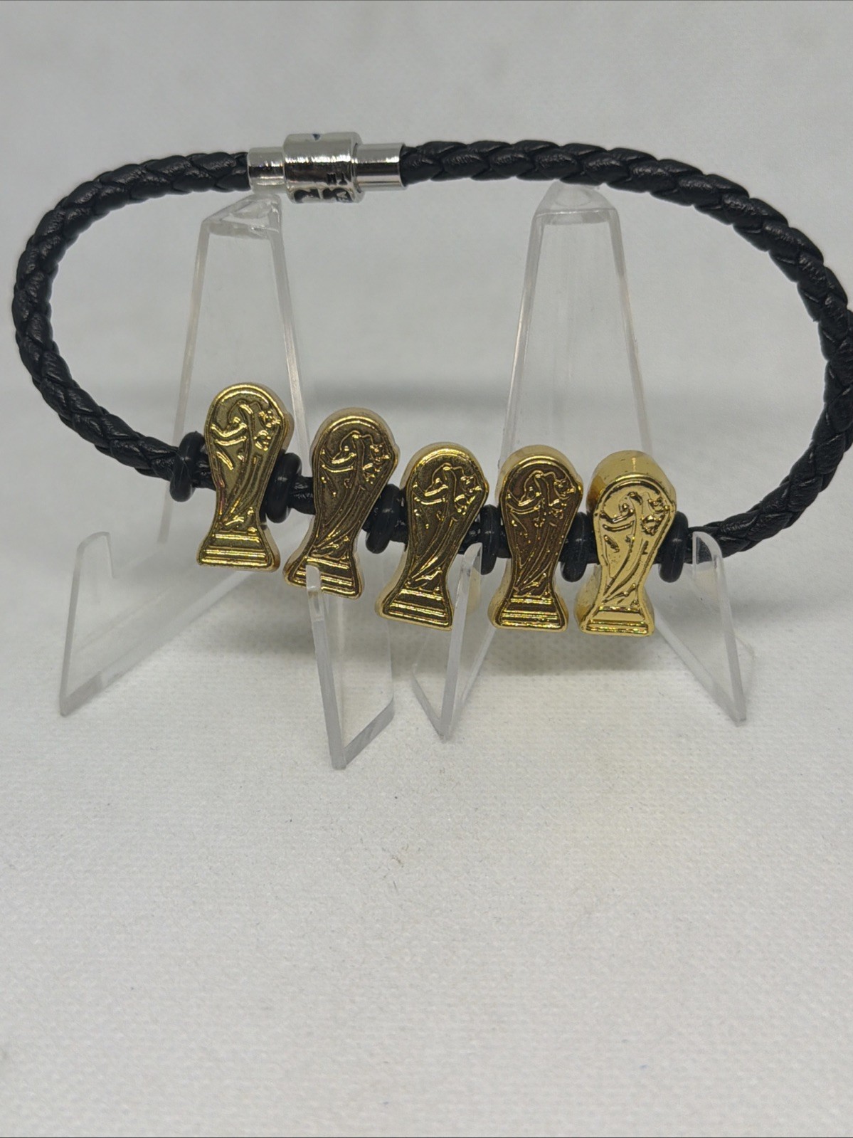NEW! FIFA WORLD CUP 2026 RARE!! TROPHY CHARMS BLACK/GOLD BRACELET