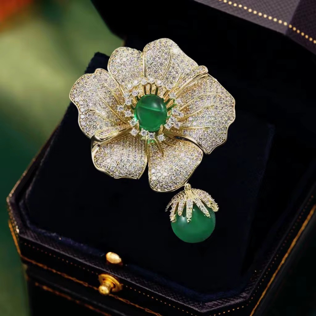 Luxury Gold Flower Brooch – Simulated Clear Crystals & Green Center Stone