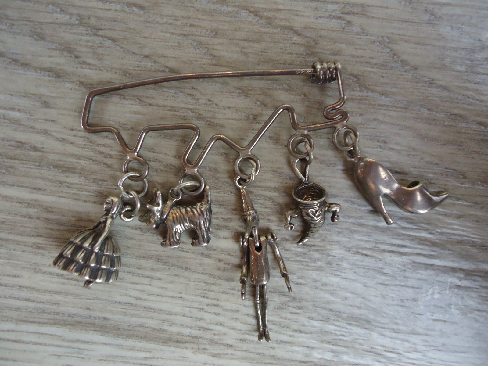 Wizard Of Oz Silver Charm Pin Articulated Tin Man Dorothy Tornado Todo Slipper