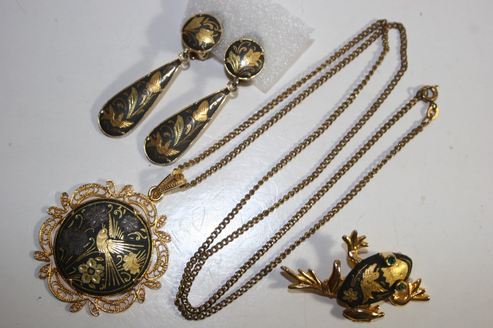 Vint Spain Damascene Lot-Pendant w/Chain Necklace-Frog Brooch-Clip-on Earrings