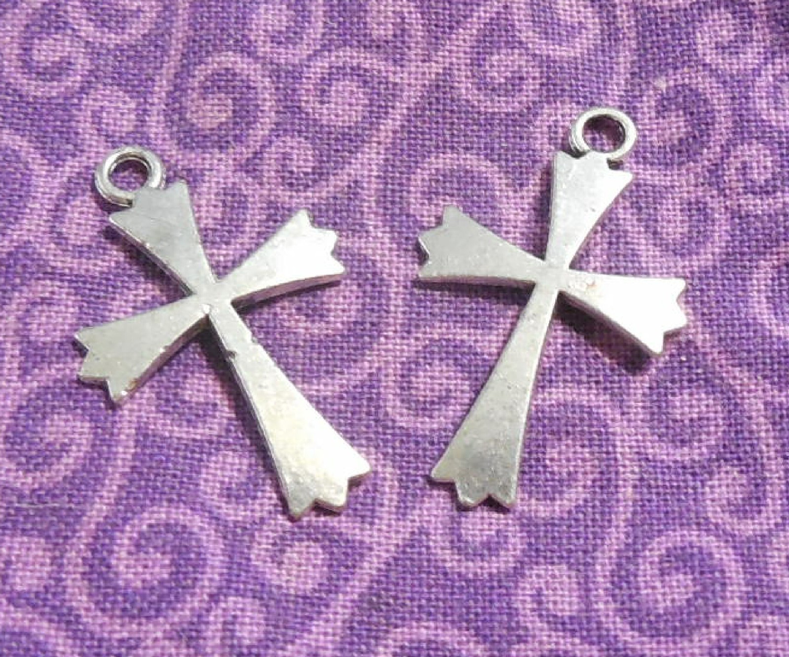 Lot Of 60pc CROSS Charm Pendant 7/16″ by 1/2″ Triton Outward Silver Tone Charms