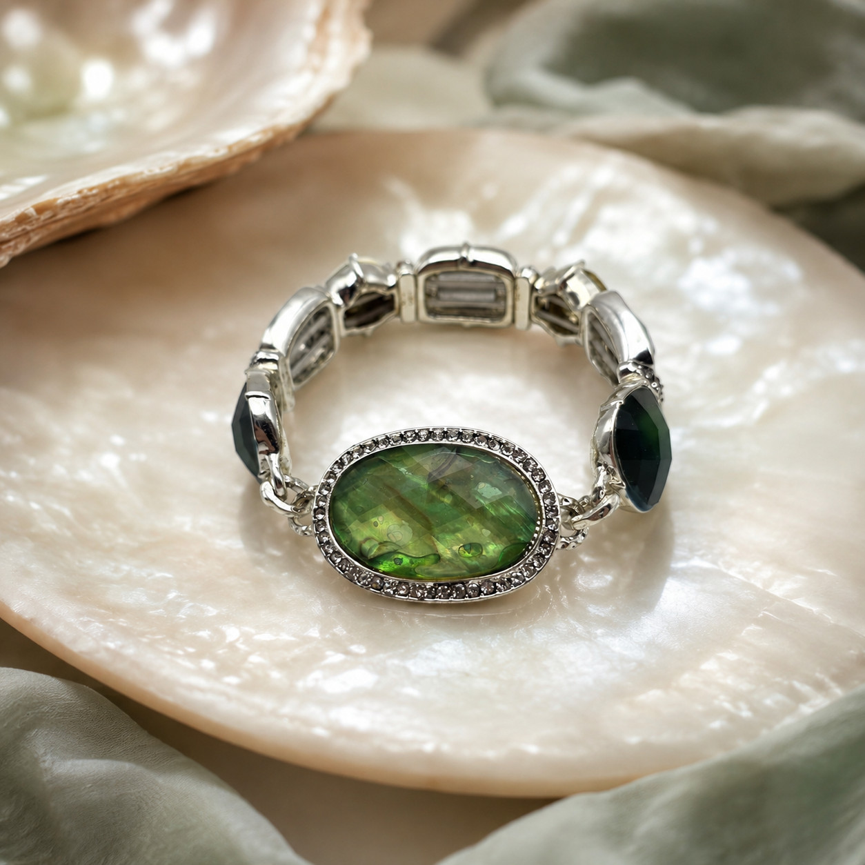 Green Faceted Acrylic Abalone Shell Inlay Rhinestone Stretch Bracelet 7″