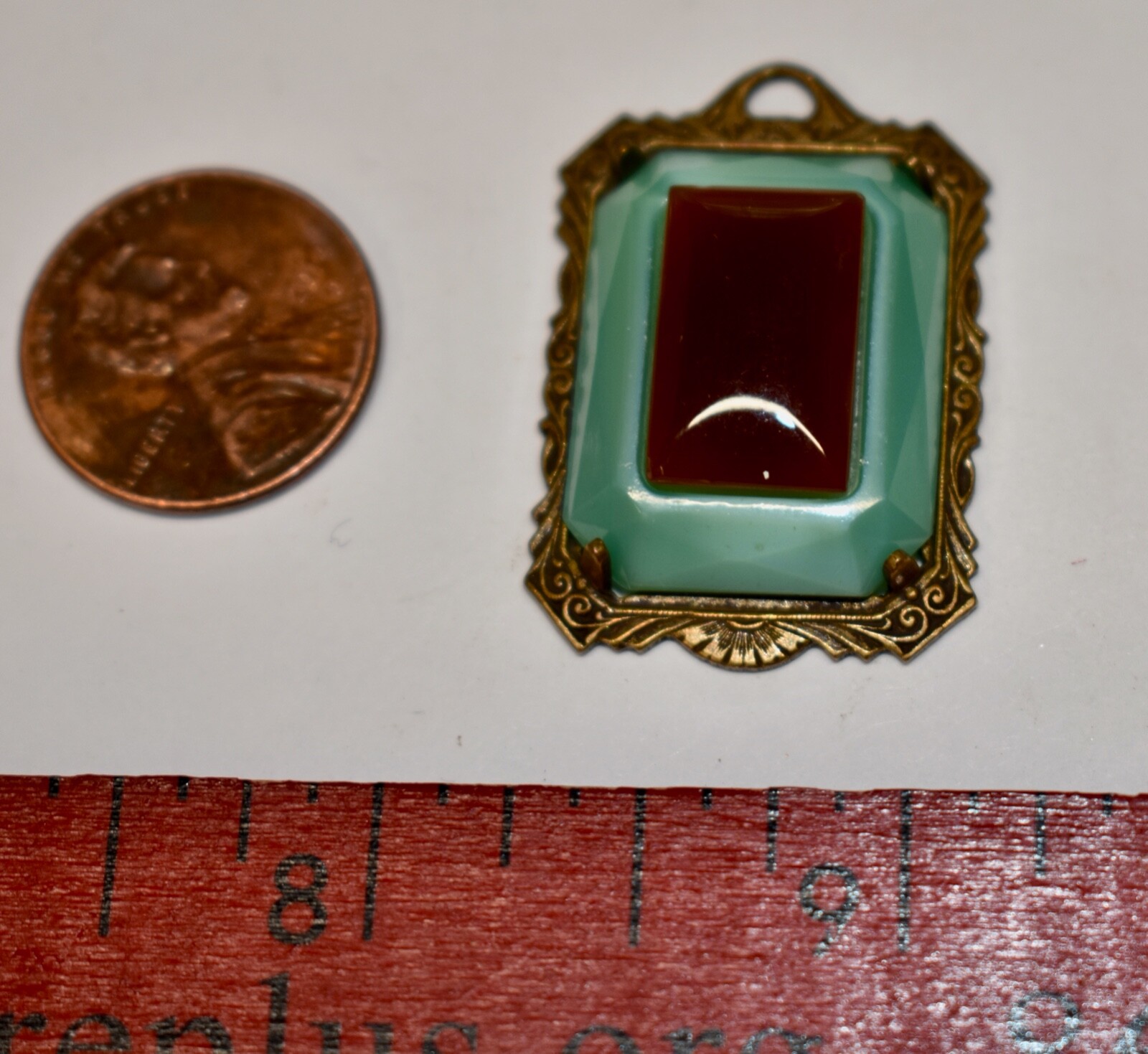 1 LARGE GREEN AND CARNELIAN GLASS OCTAGON PENDANT • 23 x 33mm •VINTAGE ELEMENTS