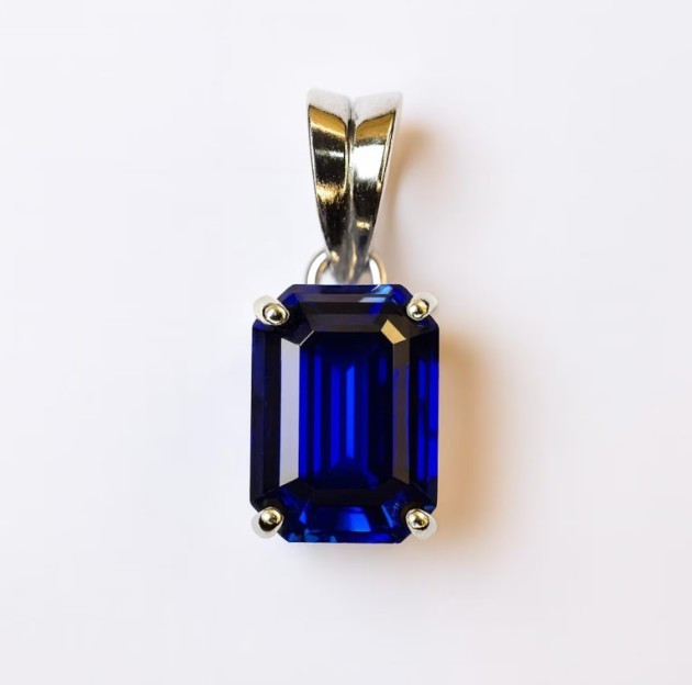 Certified 20ct Natural Blue Sapphire Loose Gemstone Pendant in 925 Sterling Silv