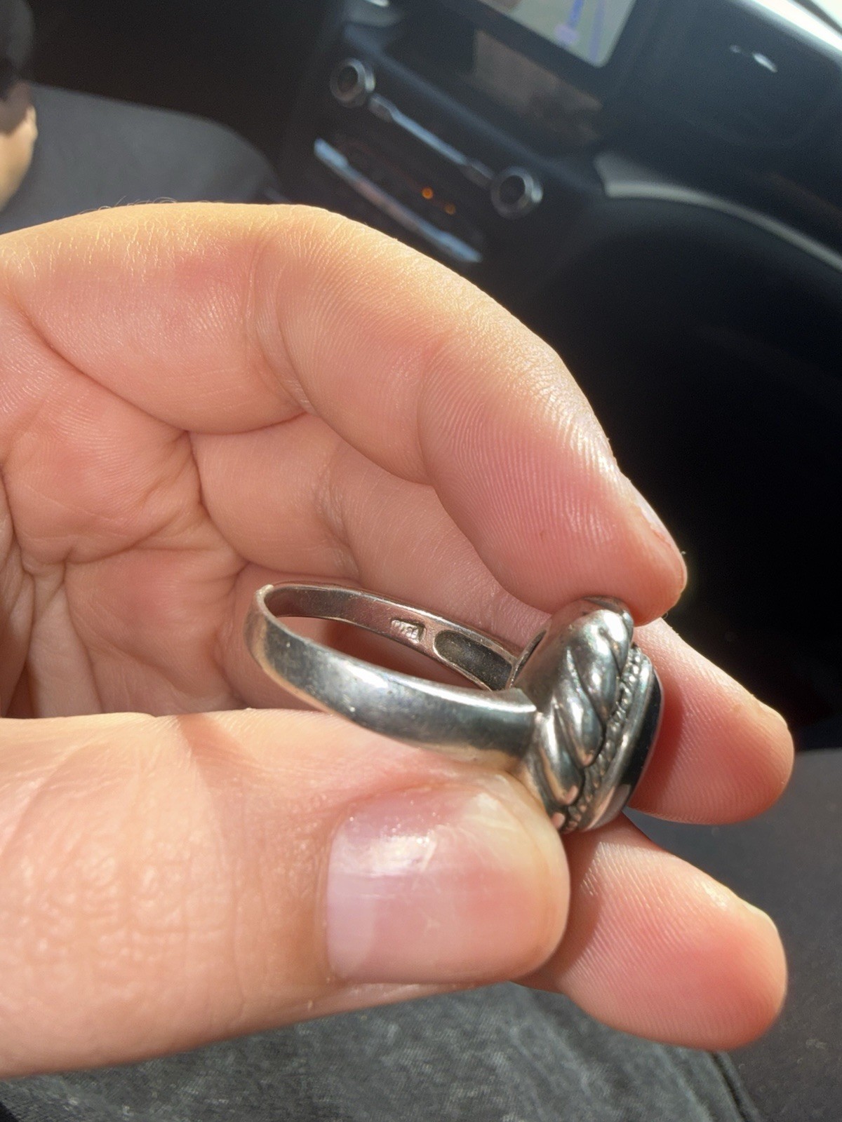 Silver Band Ring Size 7 Oval Black Onyx Bezel Set Silver-Tone Metal