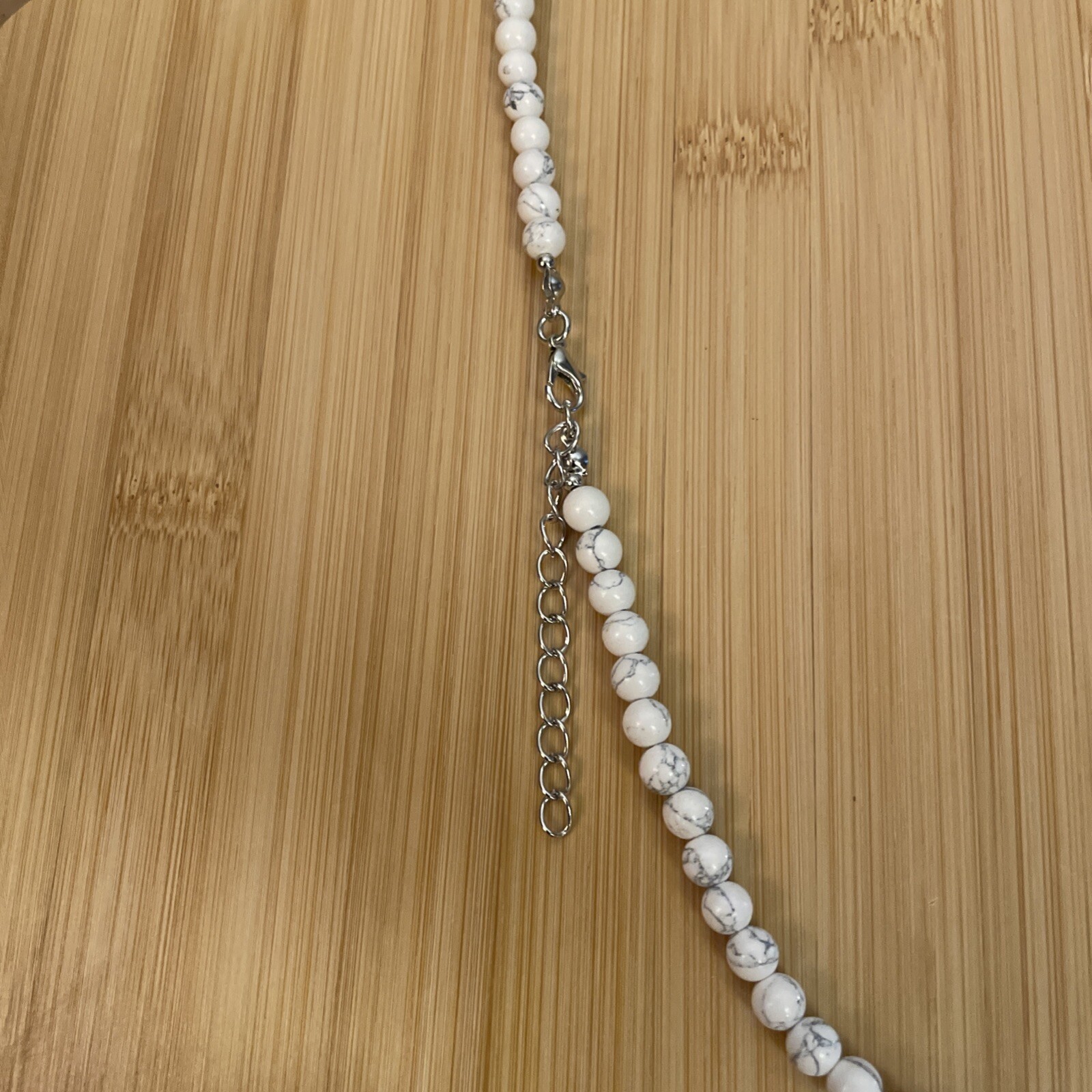 CONSTITUTED white HOWLITE NECKLACE- 18″ TO 20″ -SILVERTONE