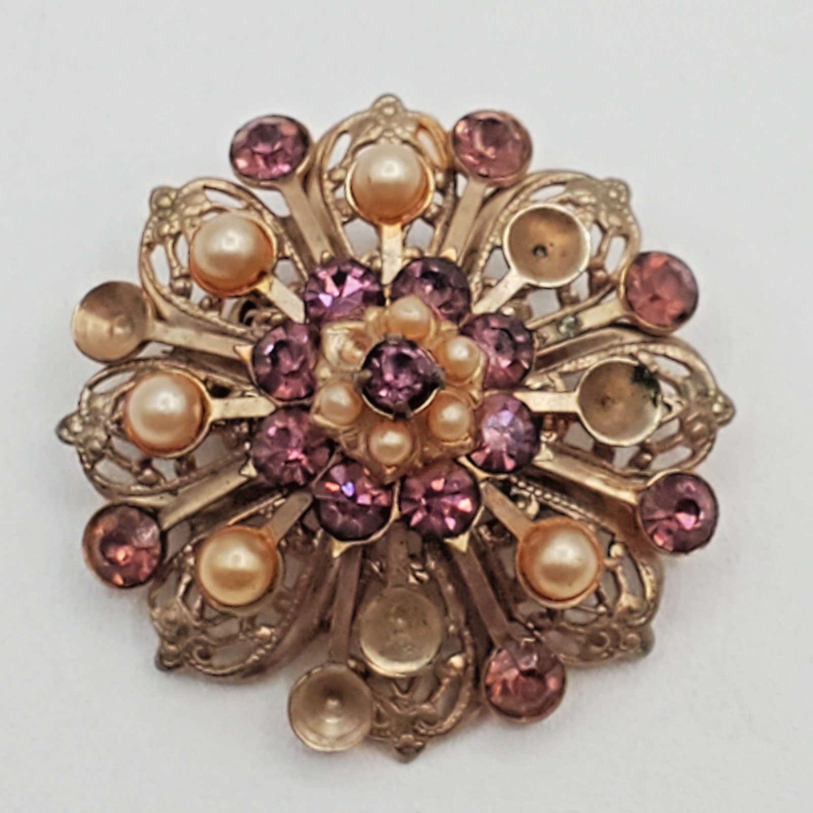 VTG Brooch 1.25in Gold Tone Purple Rhinestone Faux Pearl Filigree Pin FLAWS READ