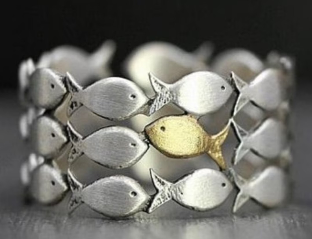“Swim against the current” ring (gold fish)