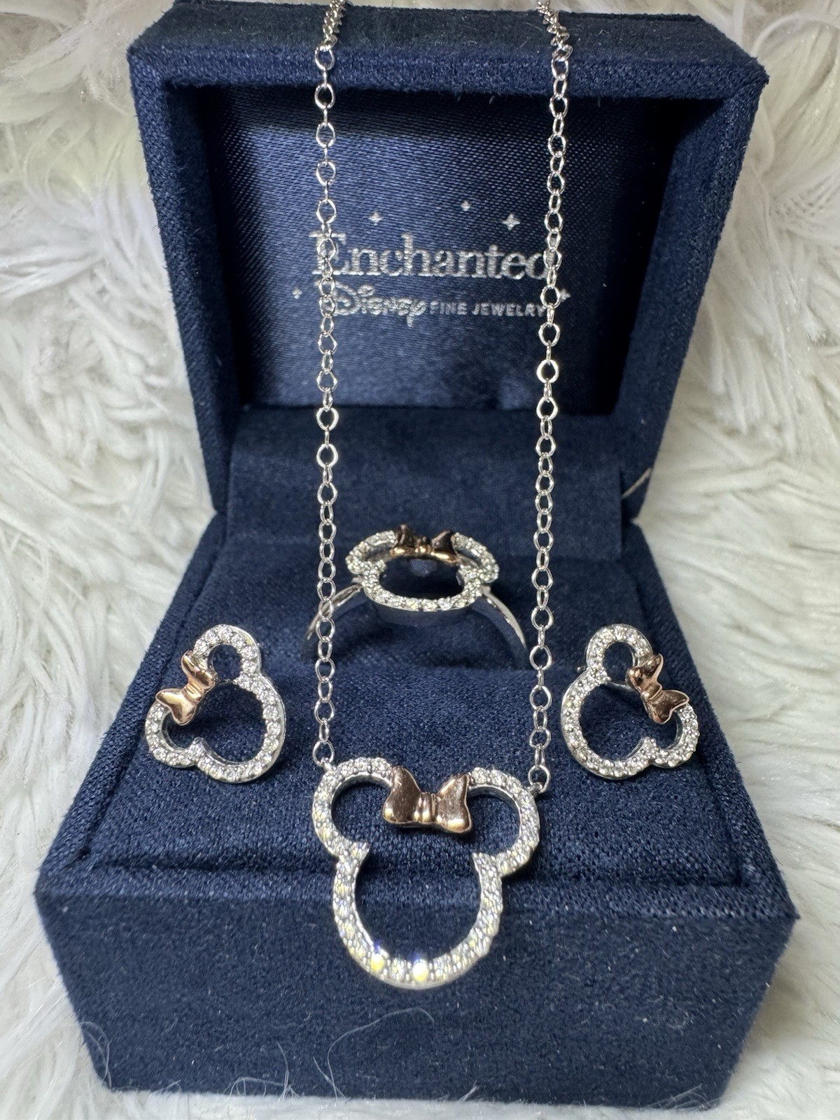 Disney Treasures Minnie Mouse Set: Diamond and Sterling Silver