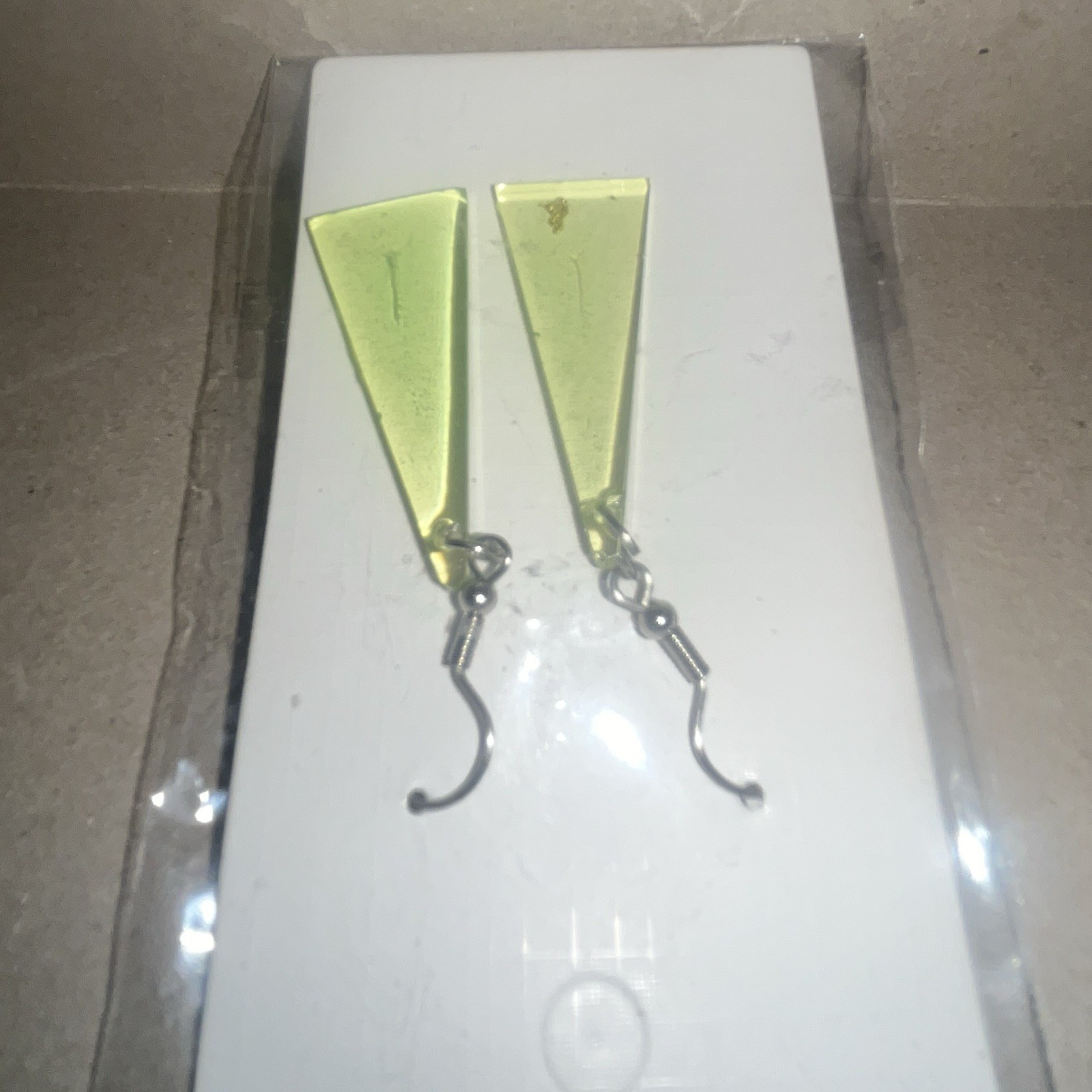 Green Triangle Resin dangle/Drop Earrings Silver Tone Hook Closure, Lobe
