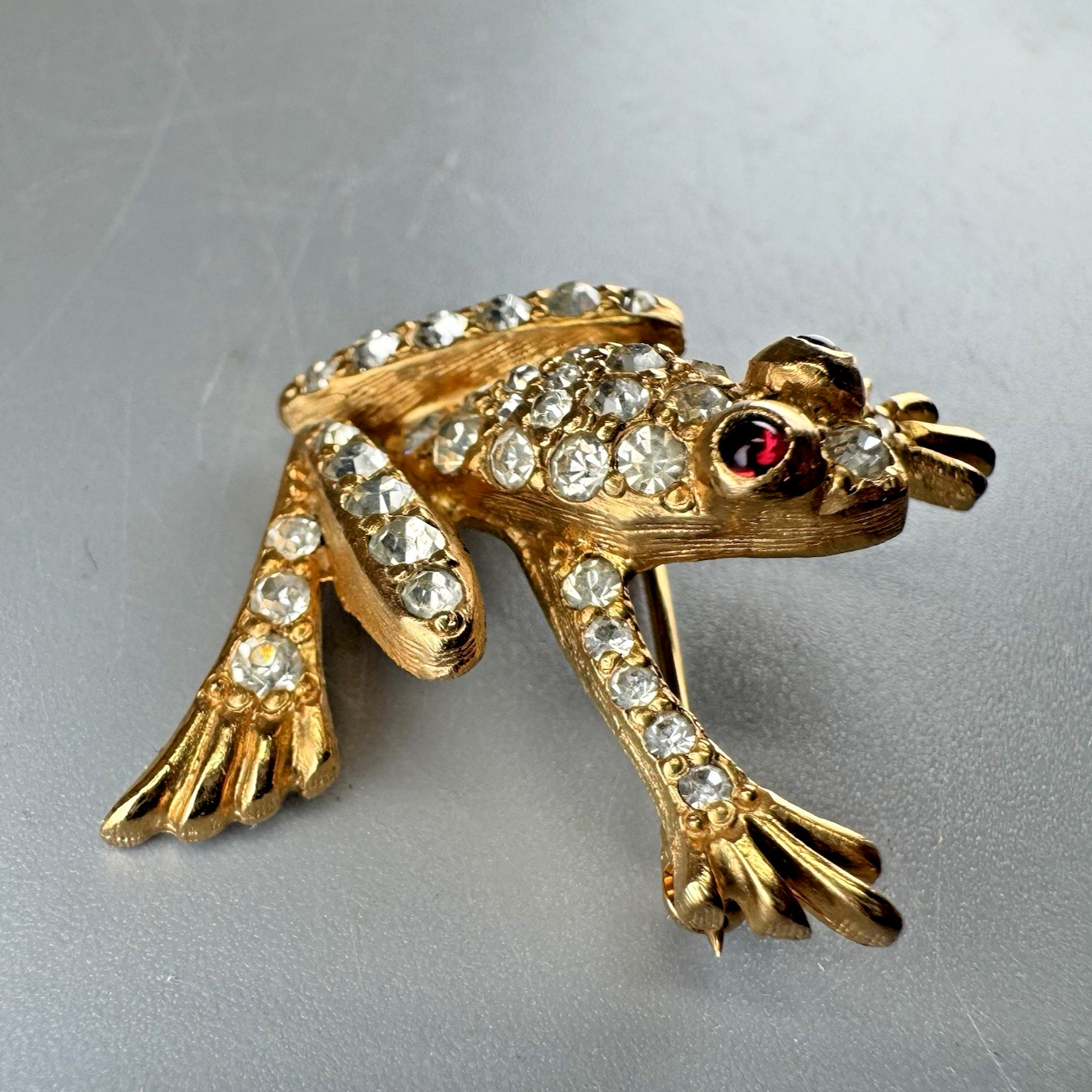 Vtg JOMAZ Frog Brooch Pin Gold-Tone Pave Clear Rhinestones Red Eyes Unsigned