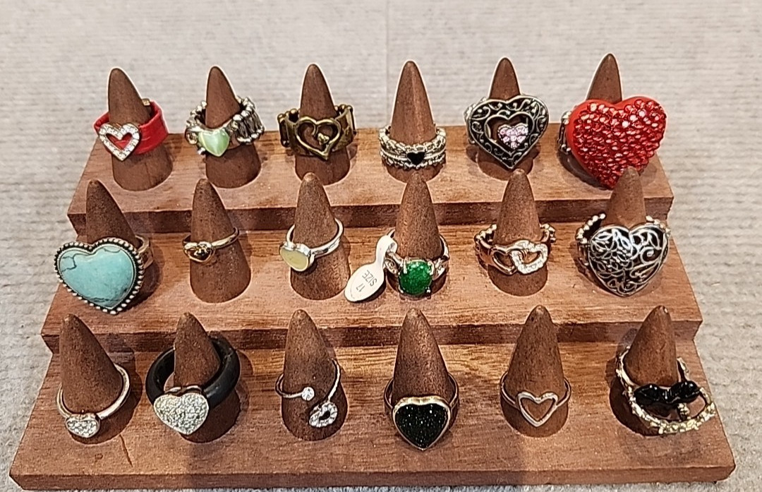 Jewelry 18 Heart Rings Adjusts Sized Stretch See Description Lot #152