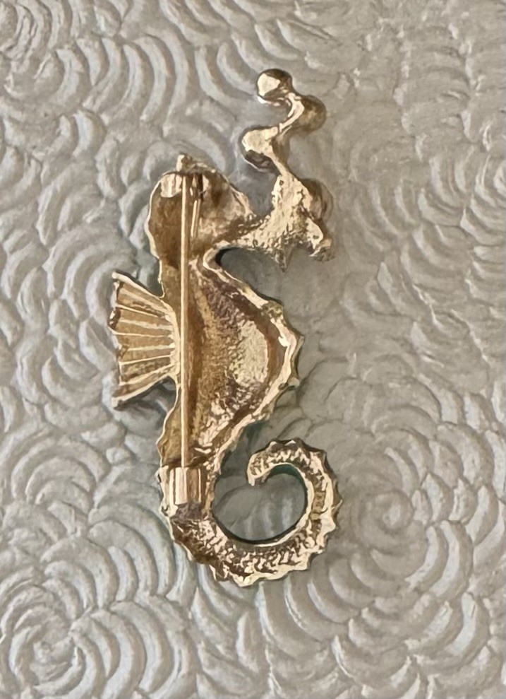 Seahorse Brooch Pin / enamel on metal