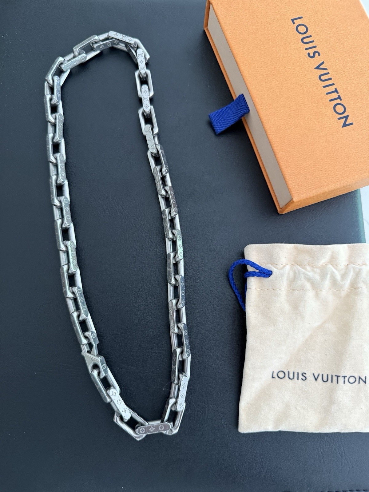 Louis Vuitton Collier Monogram Bar Link Chain Necklace