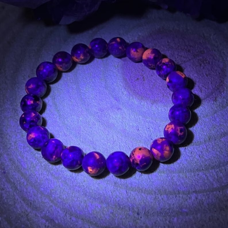 Yooperlite 8mm Beads UV Reactive Fluorescent Glowing Healing Balance Bracelet