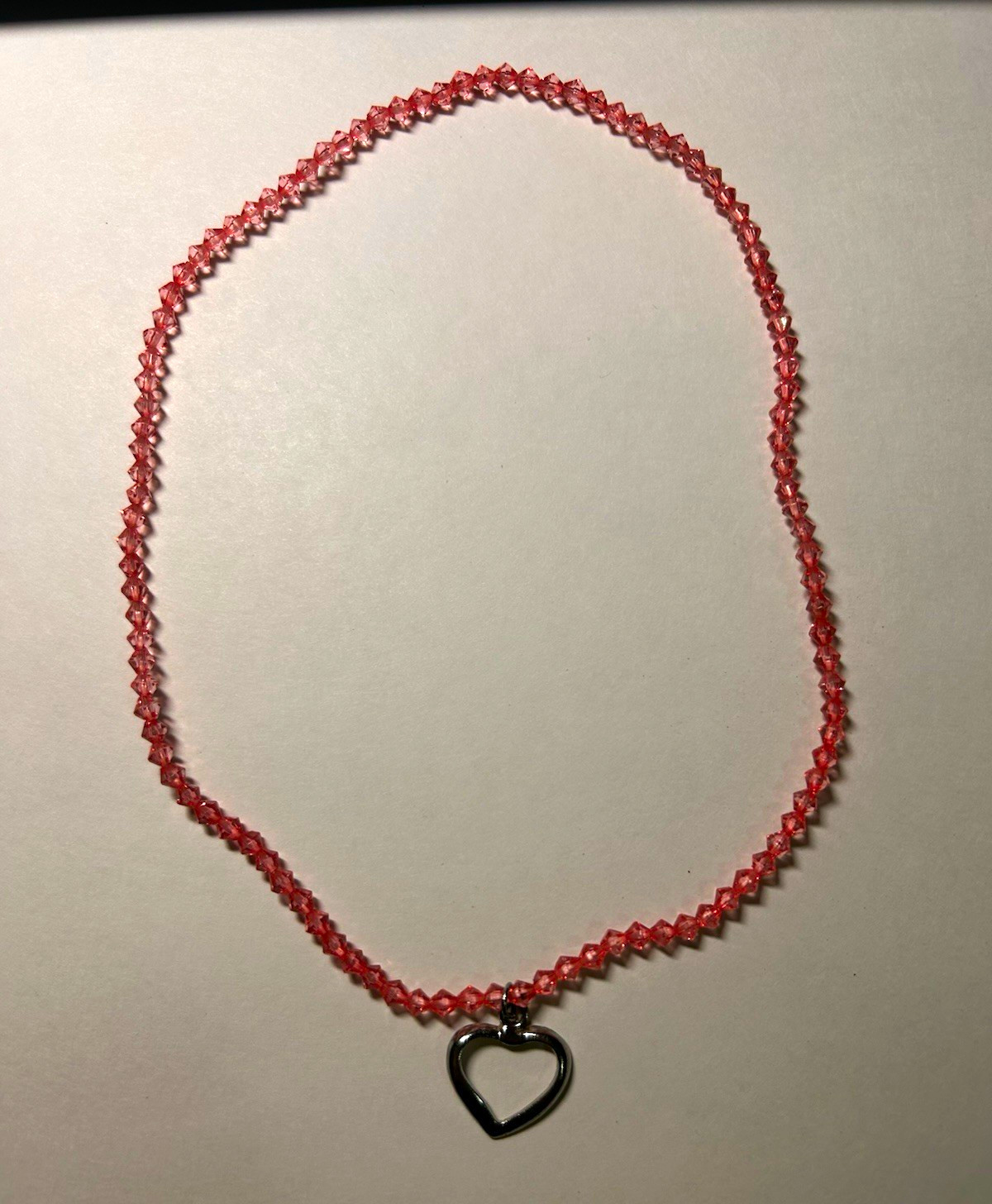 Stechable Pink Plastic Beaded Ball Chain Necklace Metal Heart Charm Pendant