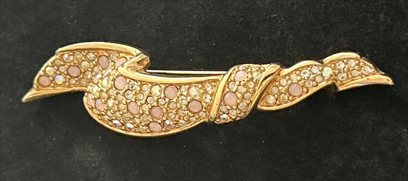 Swarovski Signed Crystal Ribbon Brooch Pin Gold Tone Rhinestone VTG 3inx1in