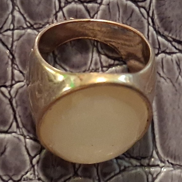 Gold Tone Oval Cream Cabochon Bezel Signet Ring, Size 7, 1 Stone