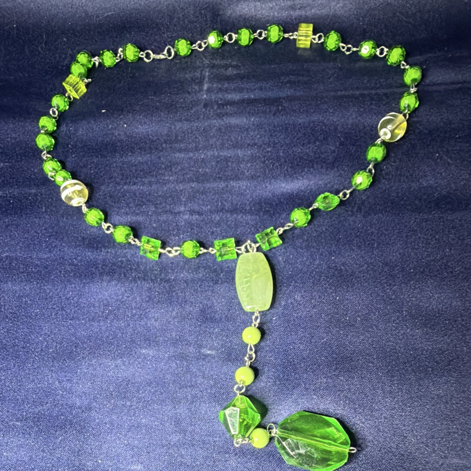 Green Acrylic Beaded Necklace Geometric Drop Pendant Silver Tone Lobster Clasp