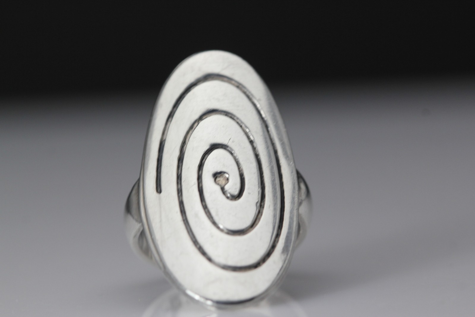 925 Sterling Silver Oblong Spiral Design Mexico Size 6.75 Ring 7 Grams (RIN9701)