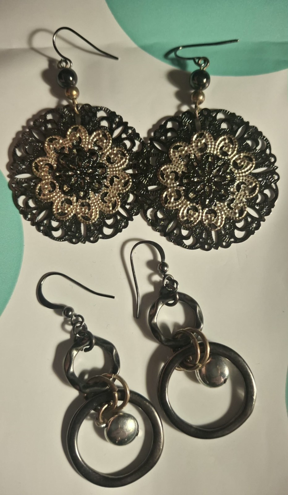 Vintage pre-owned no brand 2 pairs of dangle & hook earrings..