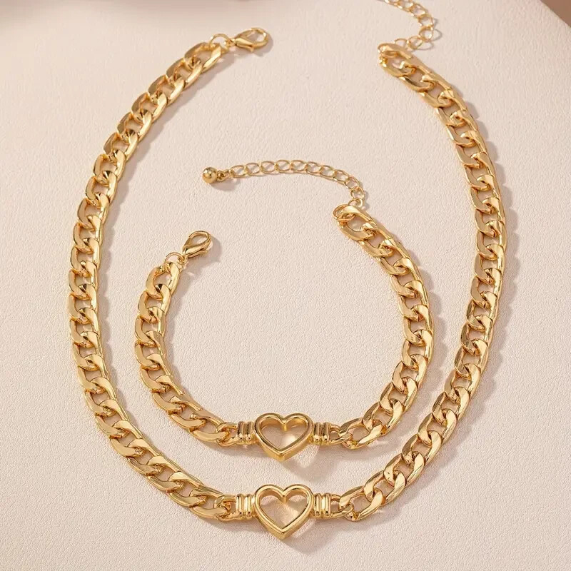 2Pc Golden Love Heart Shaped Pendant Clavicle Chain Necklace Jewelry Set Women