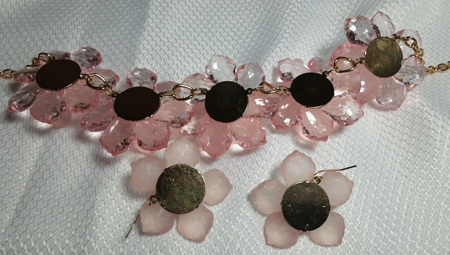 Necklace Earring Gold Tone Matching Set Pink Large 3D Chunky 2″ Flowers Pierce