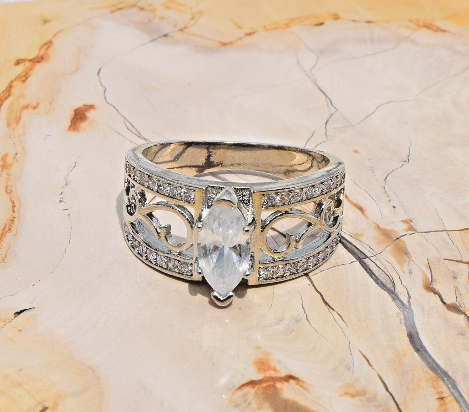 Marquise Solitaire Crystal Wide Band Ring SIZE 8 Round Crystal Accents on Band