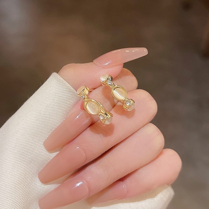 Women’s Golden C-shaped Ear Studs Alloy Earrings Fashion Jewelry Gift