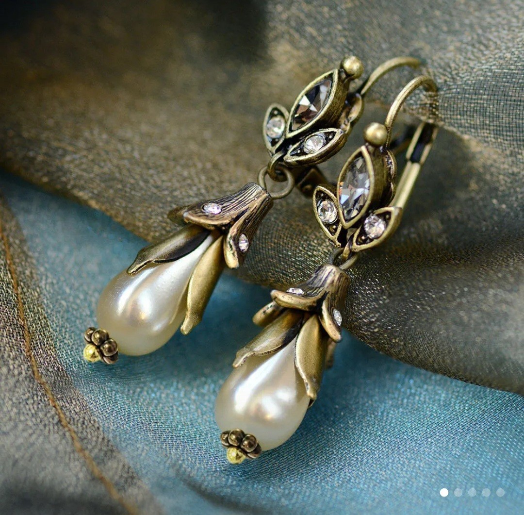 Retro Imitation Pearl Lily Flower and Synthetic Zircon Lever Back Earrings