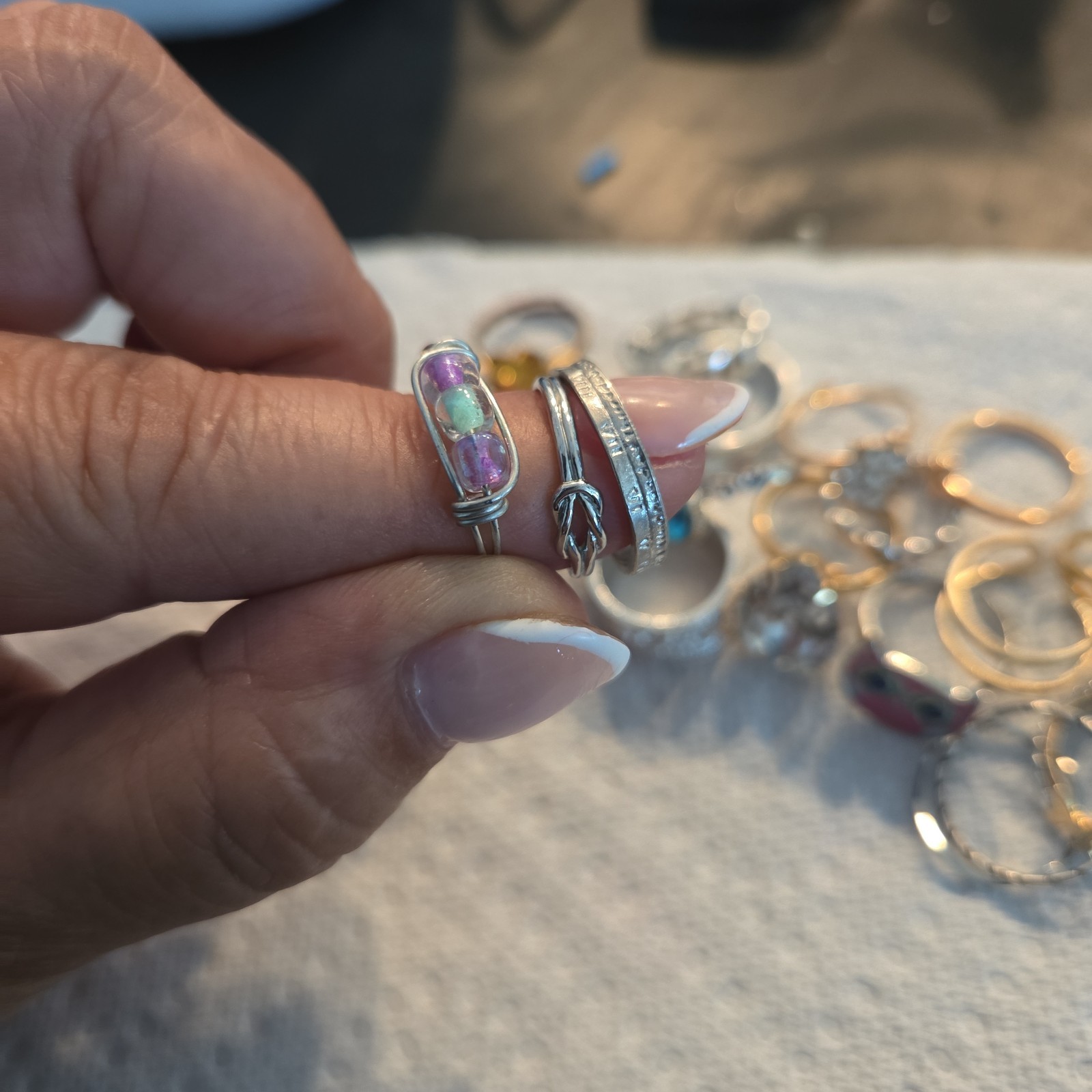 lot of 25 statement Rings. Mixed colors and models Ring sz 4/5