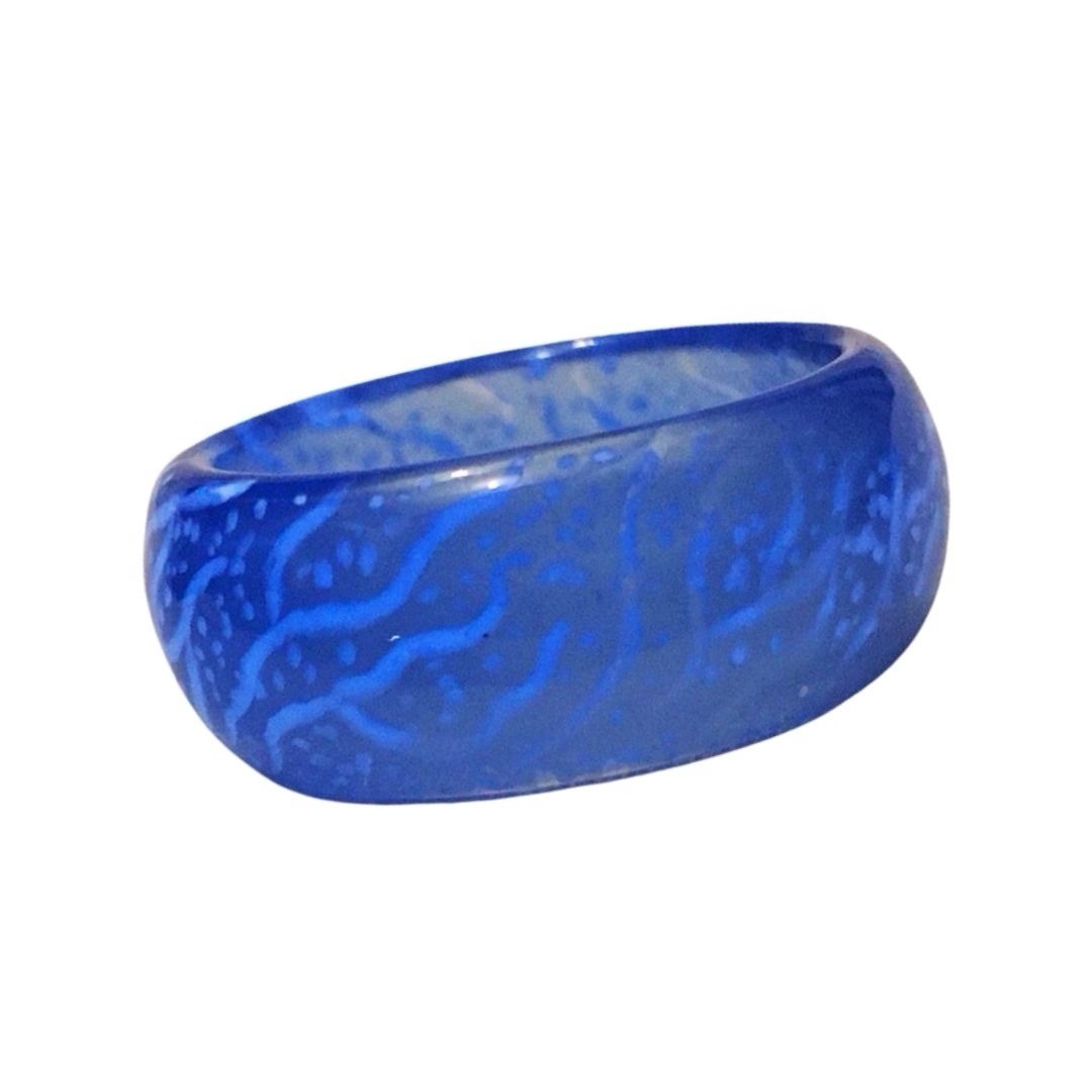 NEW IN PACKAGE Fun Set of Three Size 6 Crackled Resin Ring Band Party Jewelry