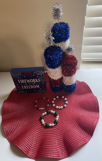 Handmade Stars & Stripes Glass Pearl Stretch Bracelet – Beaded Bracelet