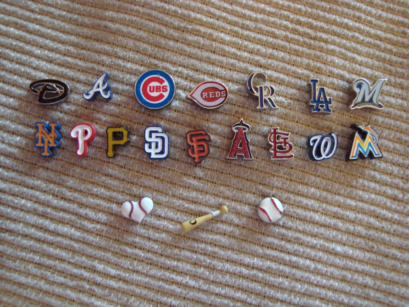 Origami Owl “Your Choice” National League Baseball/Bat/Glove Charms “New”