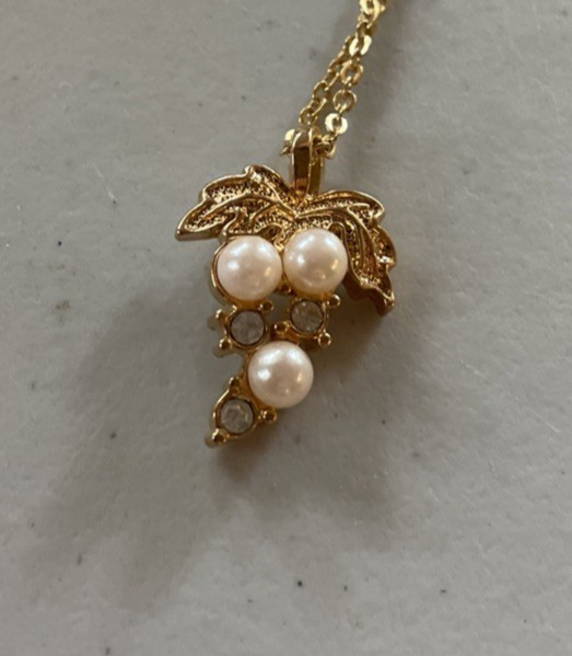 Vintage 1990 AVON Romantic Ensemble Gift Set Earrings & Necklace NEW IN BOX