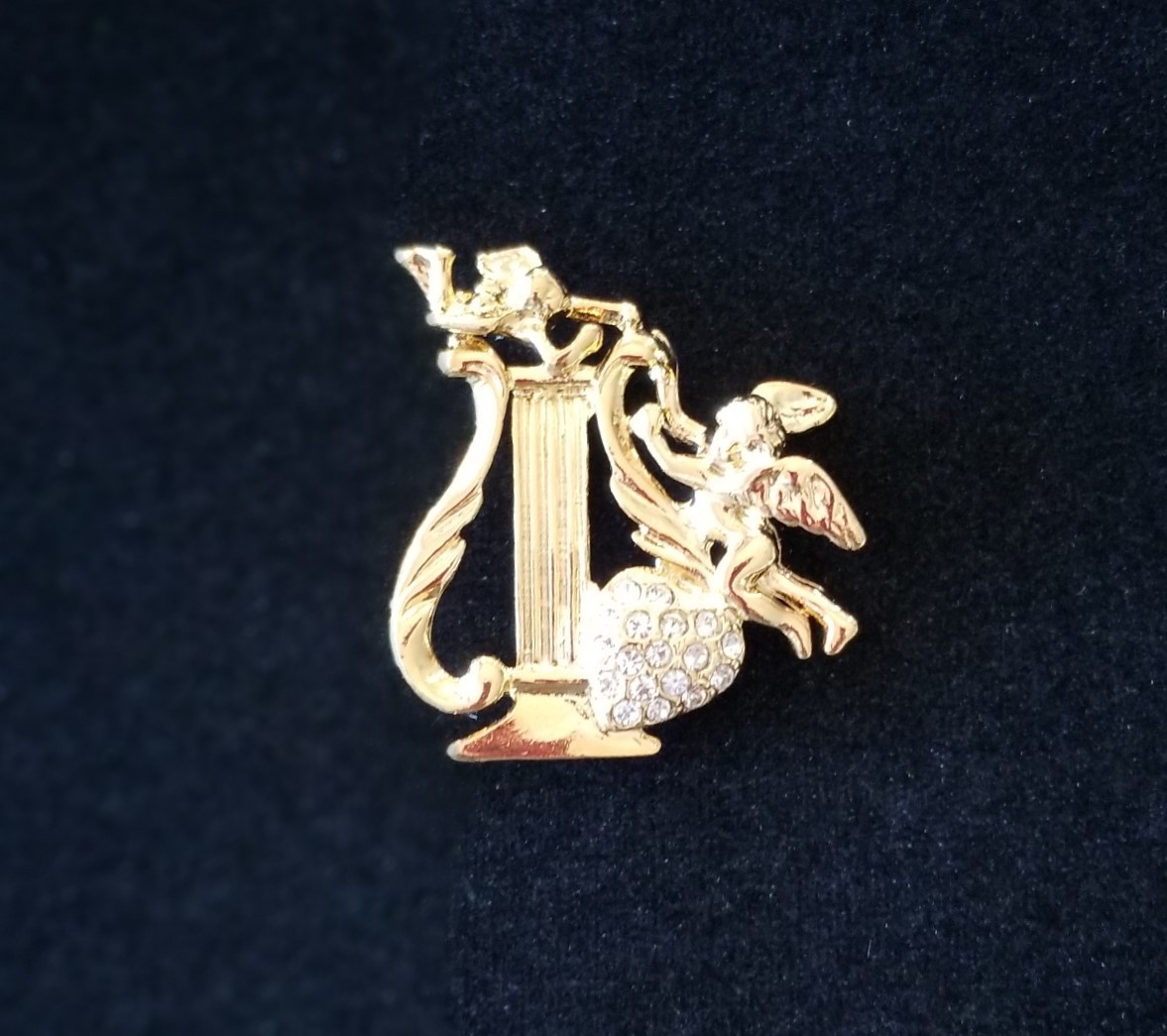 NIB Premier Designs PD Signed Harp with Angels Rhinestone Gold Tone Pin Brooch