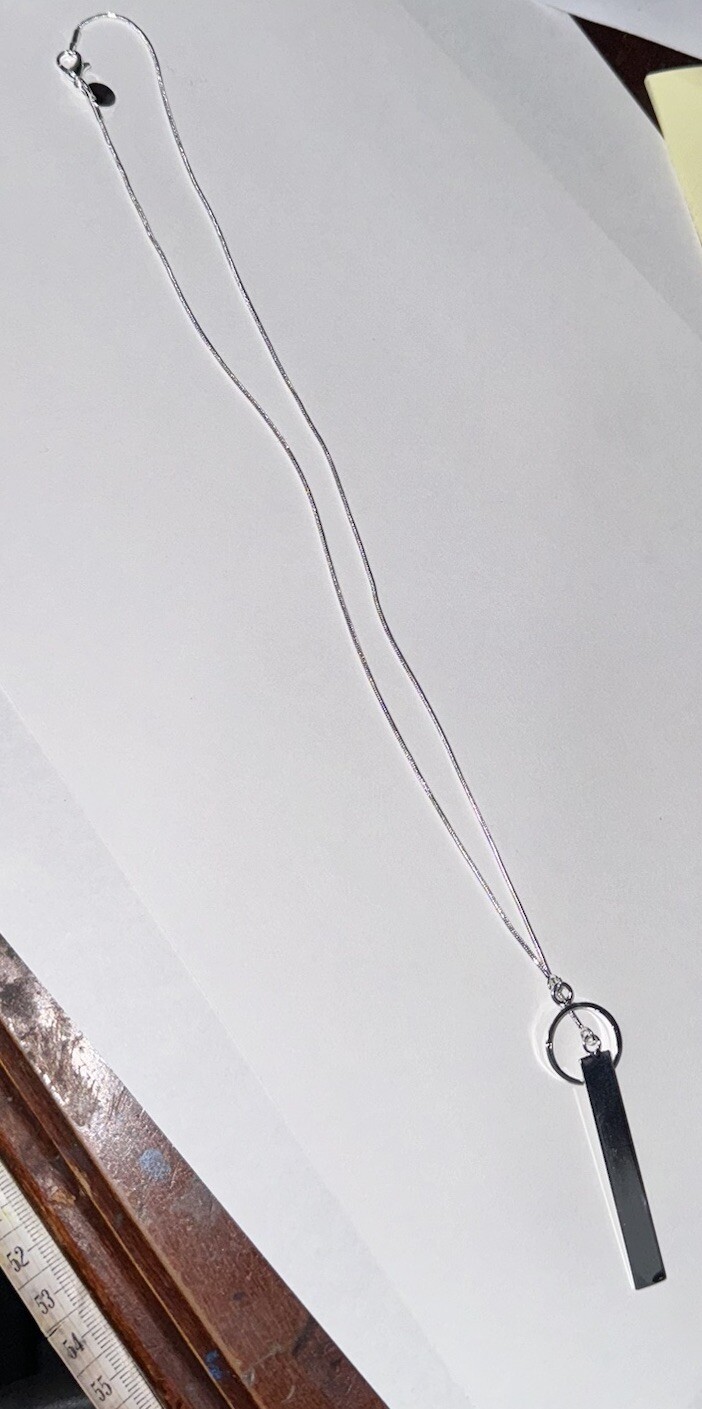 Beautiful Silver Adjustable Bar Over Ring Necklace Womens Size M Casual Formal